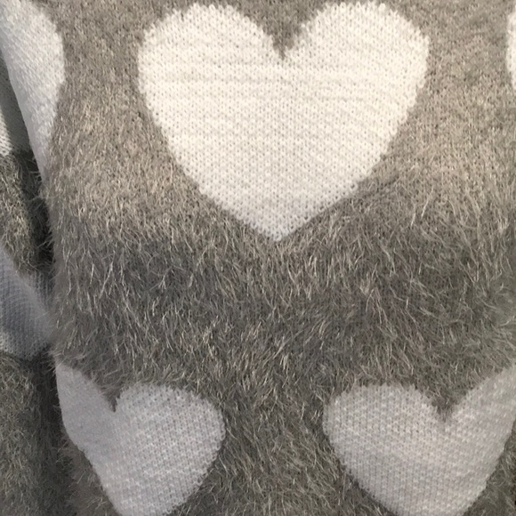 Fluffy Distressed Heart sweater❤️. HP 3/3🔥💥 - Picture 4 of 8